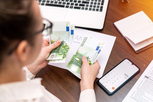 Иллюстрация - зарплата в евро
