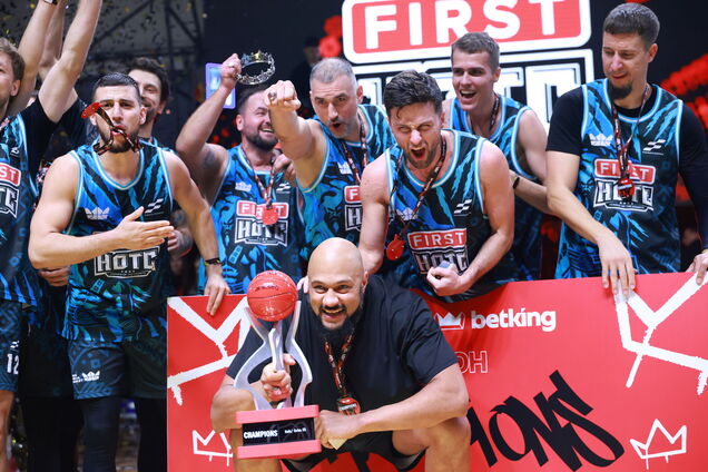 Команда FIRST HOTС победила в финале дебютного сезона медиабаскетбольной лиги