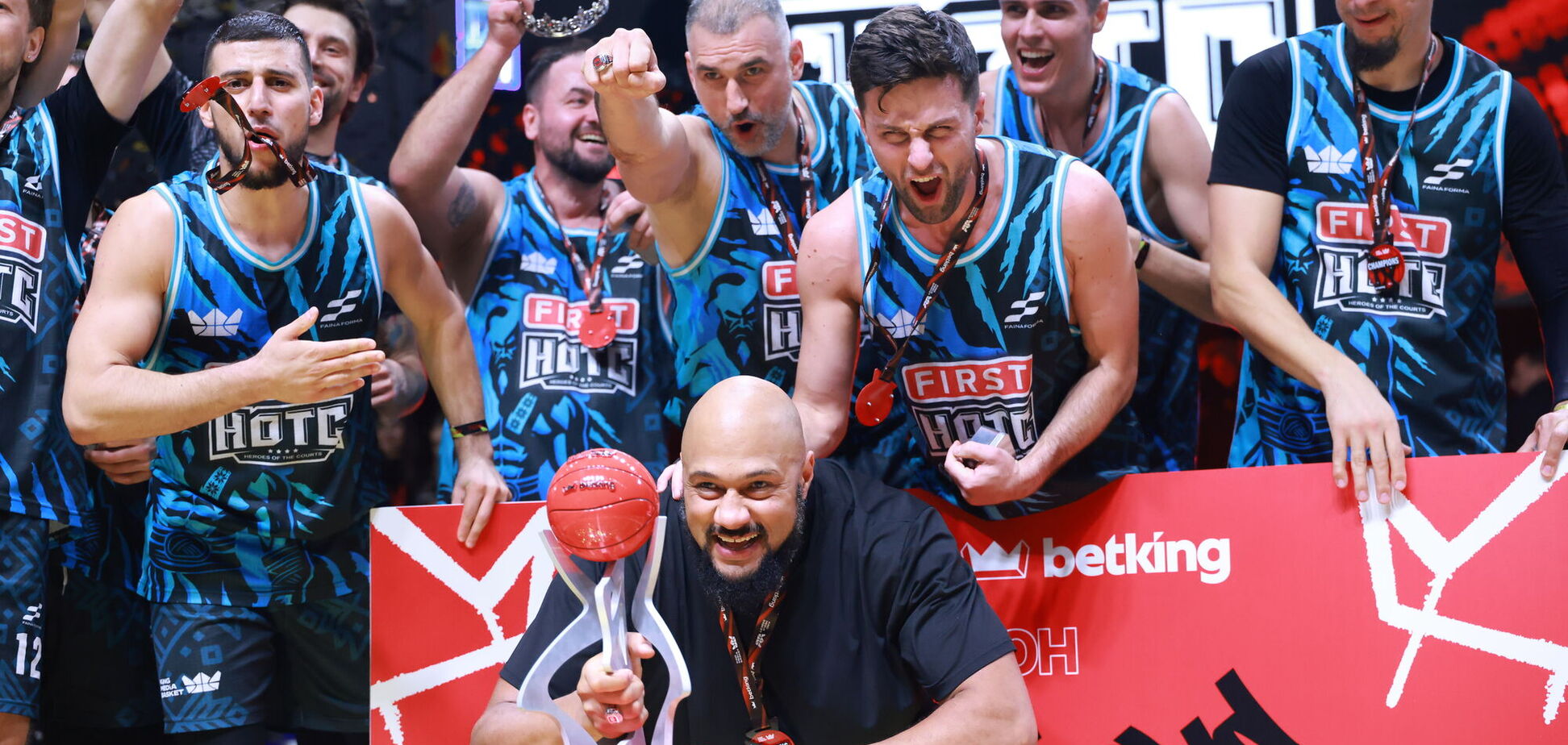 Команда FIRST HOTС победила в финале дебютного сезона медиабаскетбольной лиги