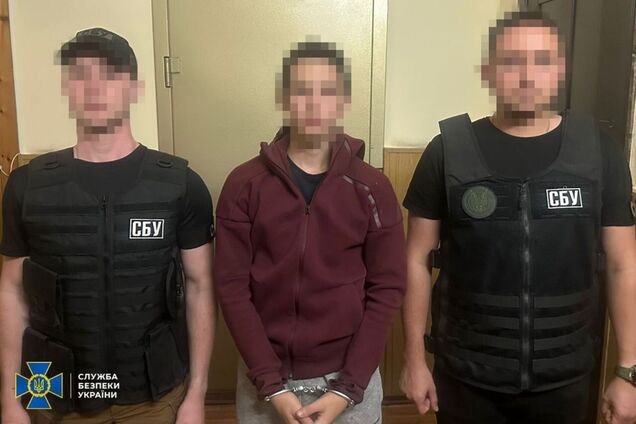 Искал легких денег: СБУ задержала 18-летнего информатора РФ, который расставлял 'видеоловушки' на 'Укрзализныце'. Фото