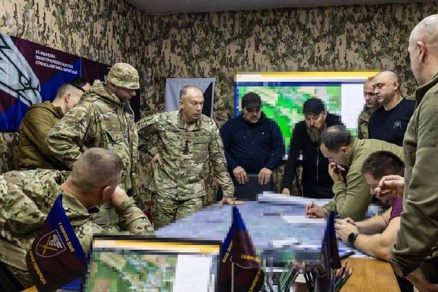 'Усиливаем войска дополнительными подразделениями': Сырский посетил штаб Сил обороны на Донетчине. Фото