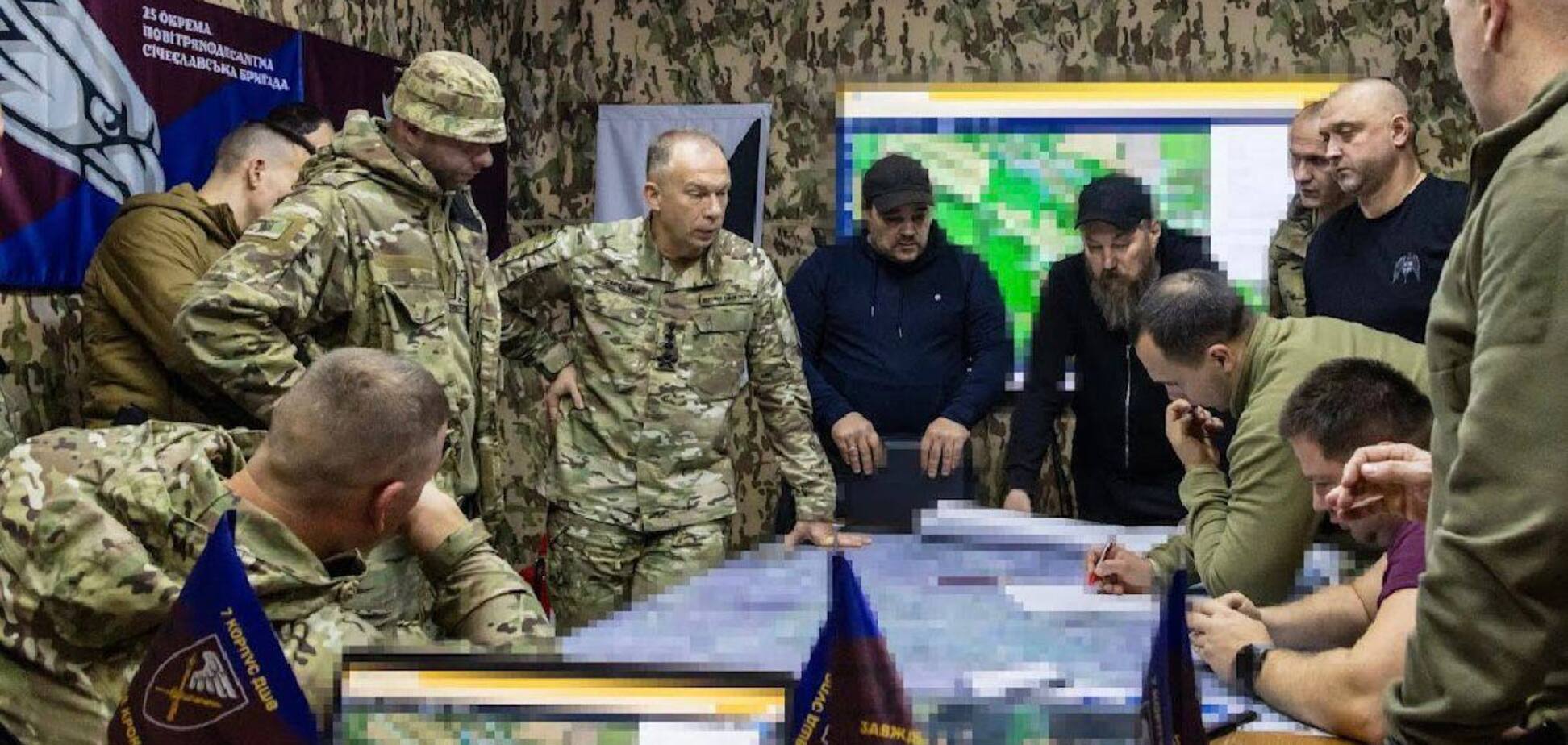 'Усиливаем войска дополнительными подразделениями': Сырский посетил штаб Сил обороны на Донетчине. Фото