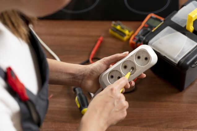 Как защитить приборы от скачков напряжения: важные советы