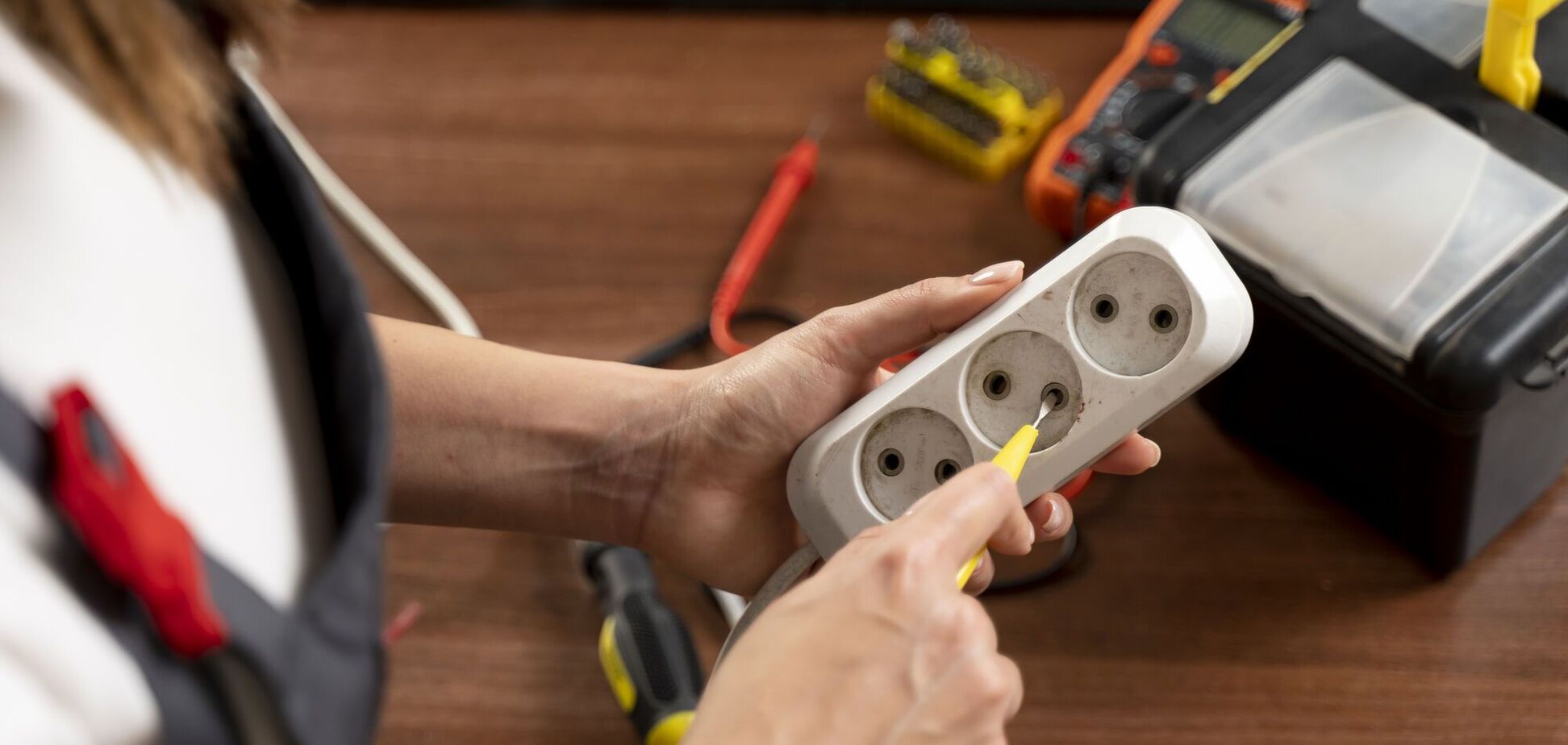 Как защитить приборы от скачков напряжения: важные советы