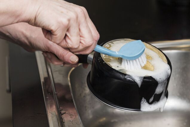 Як почистити сковорідку навіть від давнього нагару: найдієвіші способи