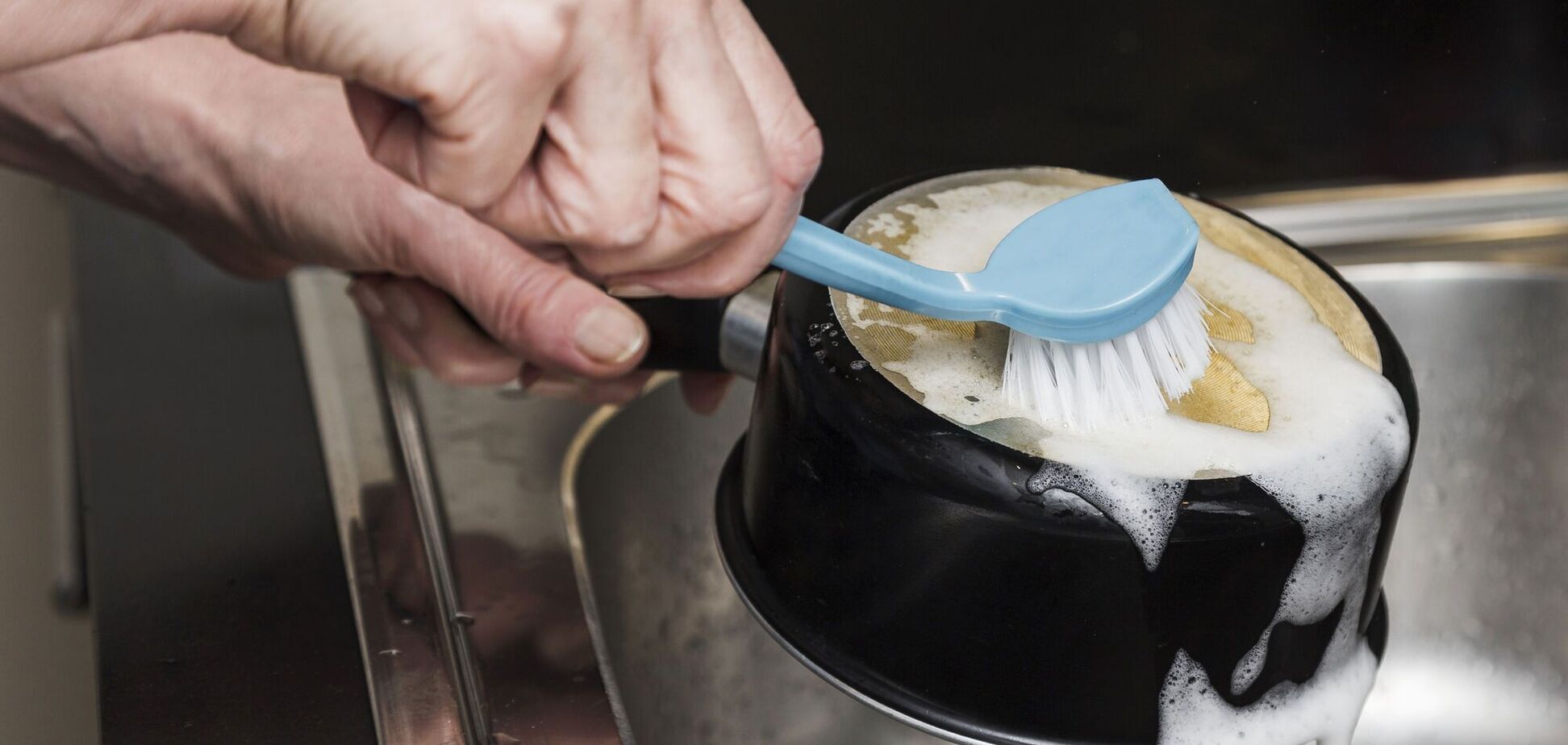 Как почистить сковородку даже от давнего нагара: самые действенные способы