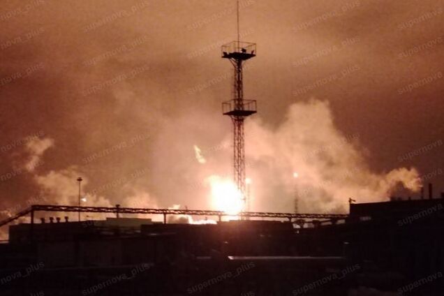 БПЛА атакували НПЗ 'Лукойл' у Кстово Нижньогородської області: спалахнула пожежа. Фото і відео