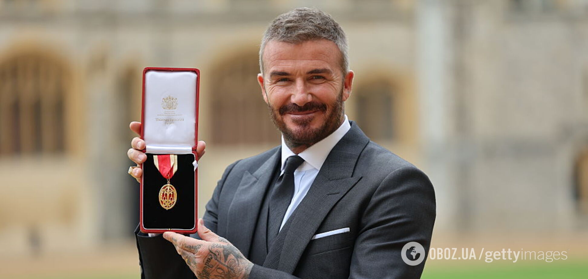 Відтепер – сер Девід: король Великої Британії посвятив ексфутболіста Бекхема у лицарі. Фото і відео