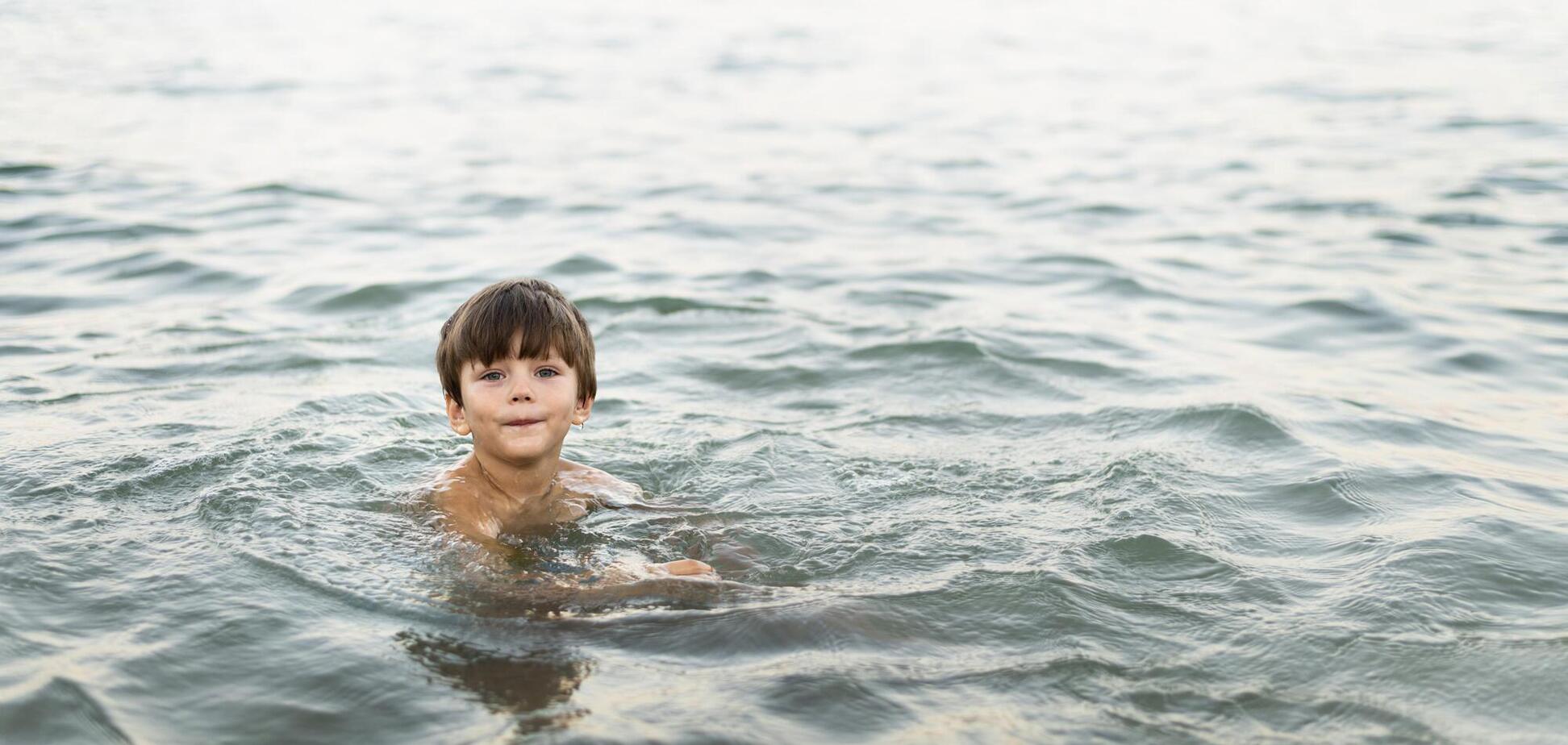 'Любчик спас мальчика, который начал тонуть'. Тренер по плаванию показал сообщение отца 8-летнего ученика и растрогал сеть