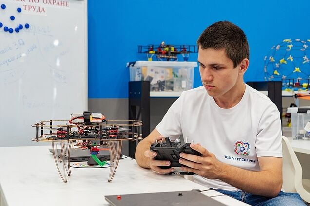 Готують до участі у війні: у Росії мільярди рублів витрачають на навчання школярів на операторів дронів