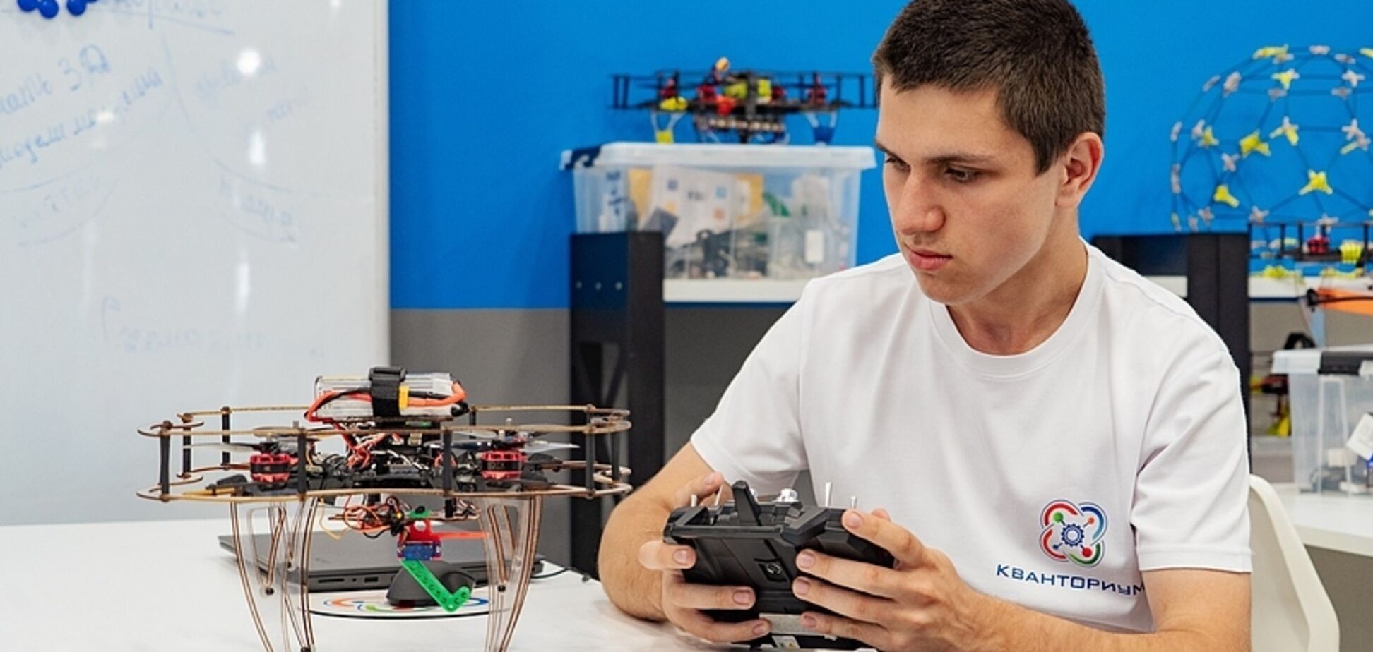 Готують до участі у війні: у Росії мільярди рублів витрачають на навчання школярів на операторів дронів