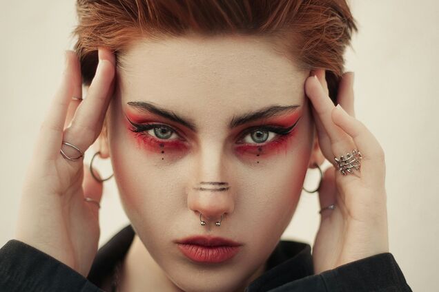 Як позбутися мішків під очима: вірусний лайфхак