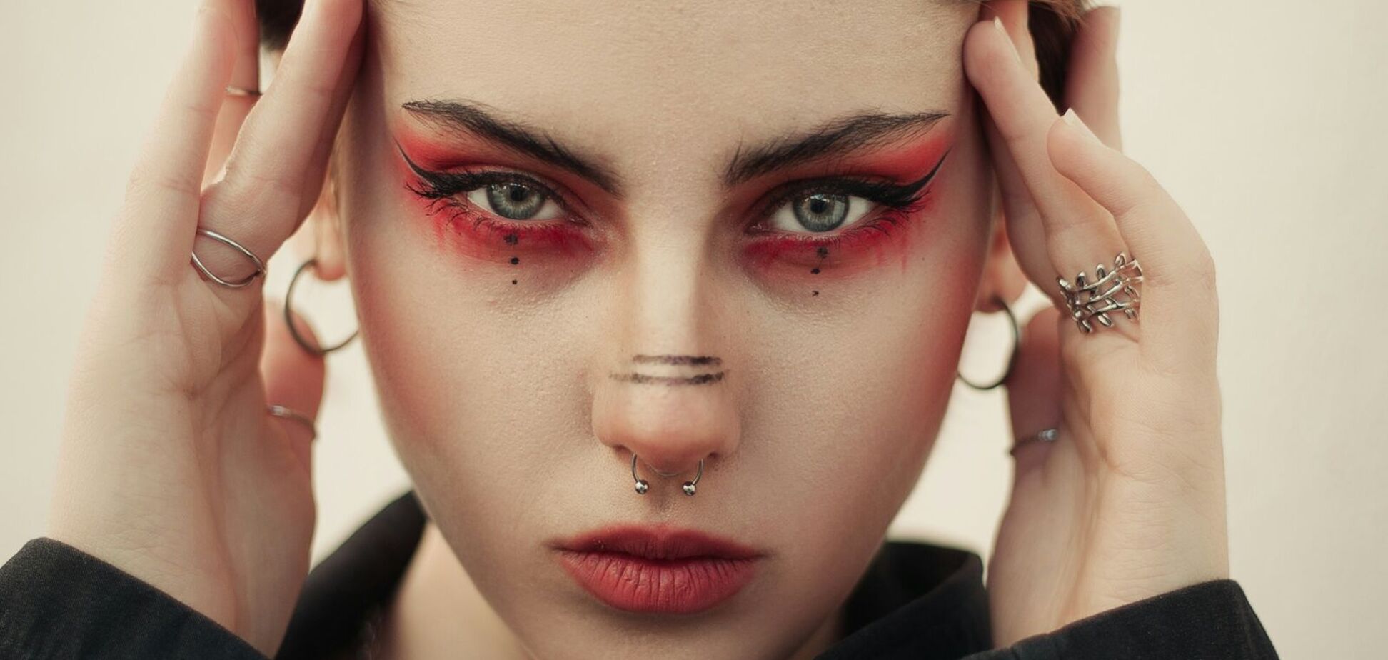 Як позбутися мішків під очима: вірусний лайфхак