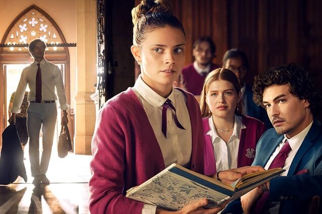 Вышел второй сезон хитового сериала 'Макстон Холл': что нужно знать