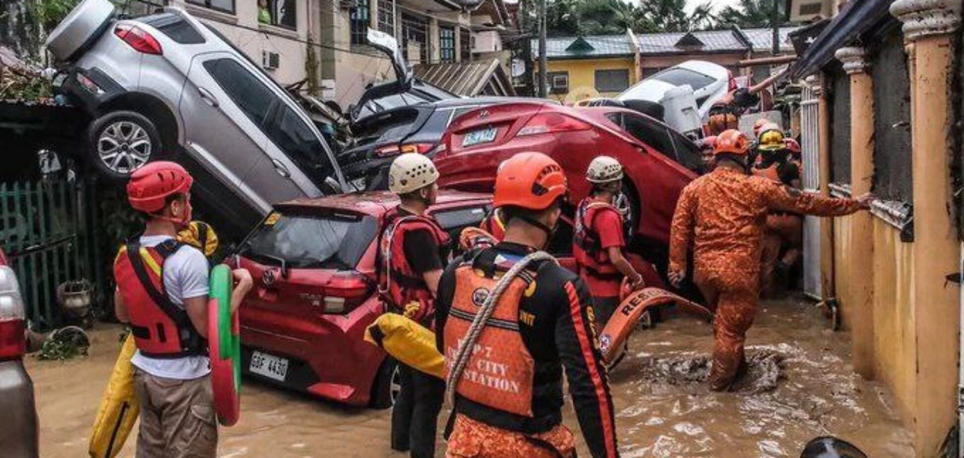 Кількість жертв тайфуну на Філіппінах зросла до 114: стихія рухається до узбережжя В’єтнаму. Фото і відео