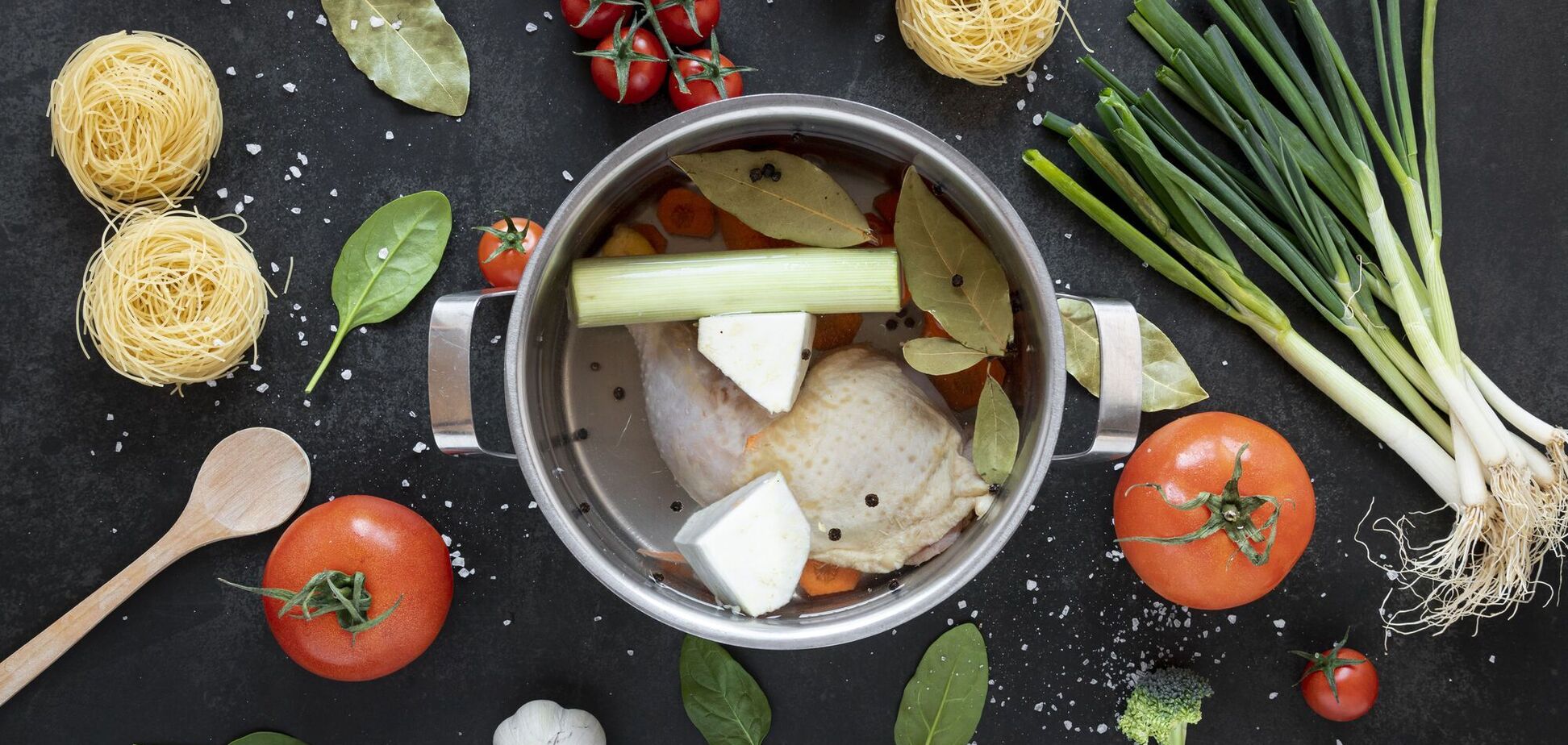 Какой водой заливать мясо на бульон, чтобы он не был мутным: важный нюанс