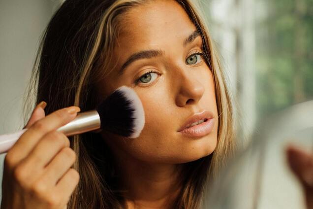 Що робити, щоб рум’яна не додавали віку: трюк від професіоналів