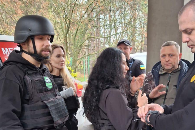 Анджеліна Джолі відвідала Україну таємно і перетнула кордон пішки – Politico