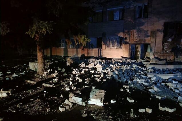 По Чугуеву ударило более 10 российских дронов: повреждены предприятие и учебное заведение. Фото