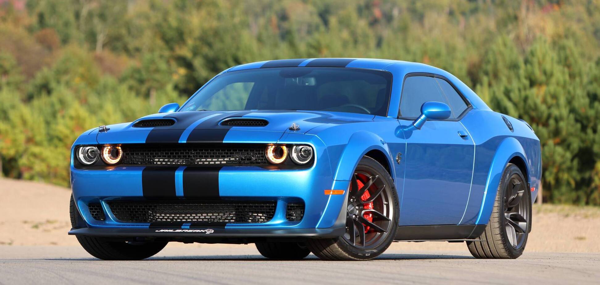 Мужчина купил заброшенный склад за 500 долл., а получил невероятный автосюрприз