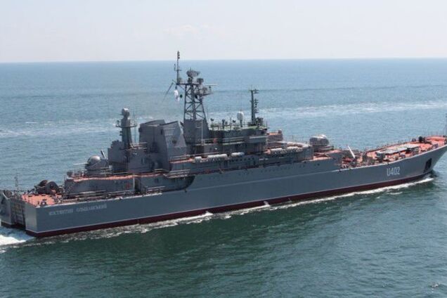 Остался только корпус: оккупанты размародерили в Севастополе захваченный украинский корабль 'Константин Ольшанский'. Фото