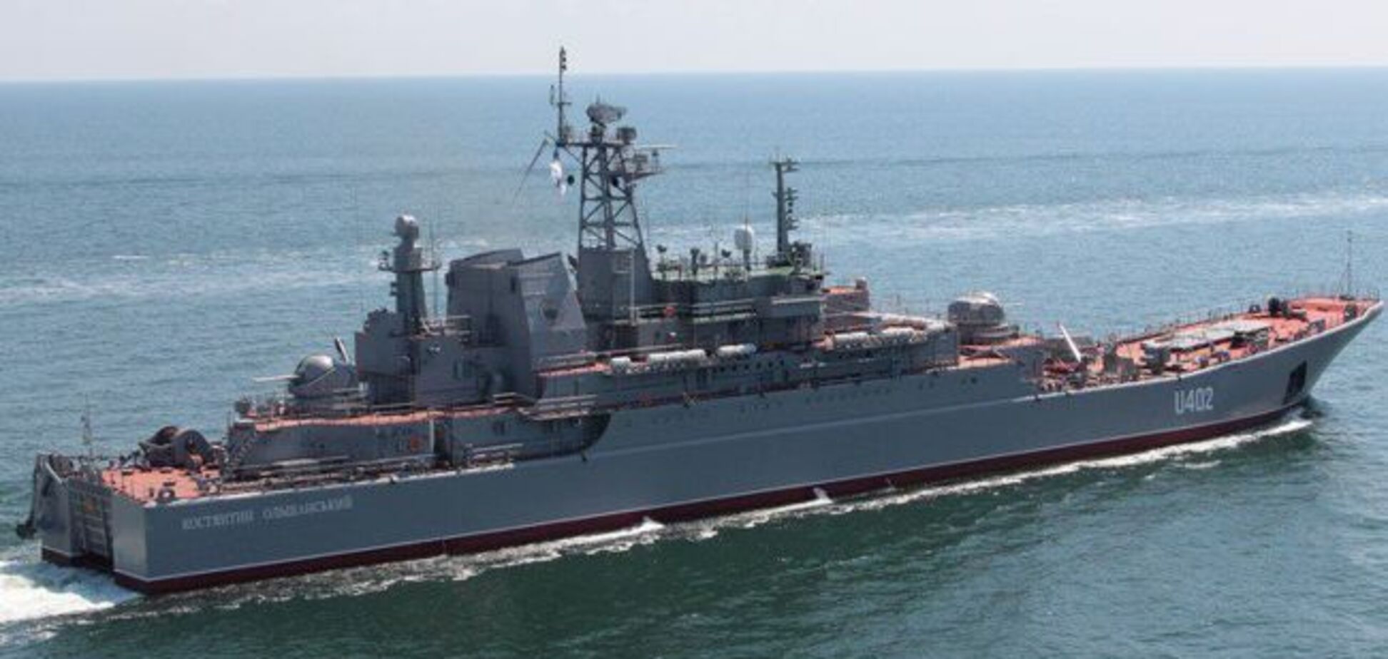 Остался только корпус: оккупанты размародерили в Севастополе захваченный украинский корабль 'Константин Ольшанский'. Фото