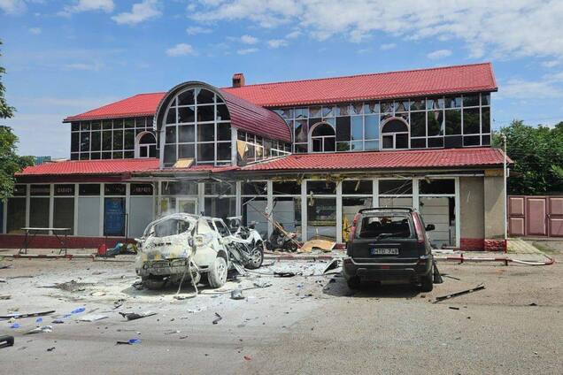 Россияне ударили по автовокзалу на Херсонщине: погиб мужчина, еще одна девушка ранена