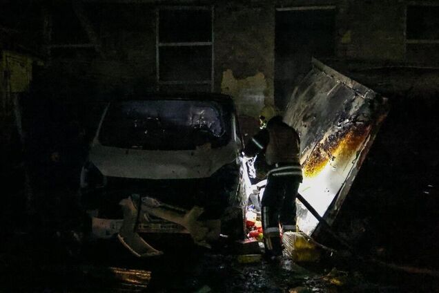 В Киеве обломки дронов вызвали пожары: в ГСЧС показали фото