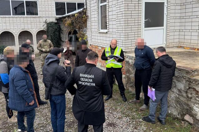 В Винницкой области 49-летний депутат 'купил' себе 18-летнюю жену ради отсрочки от мобилизации. Фото