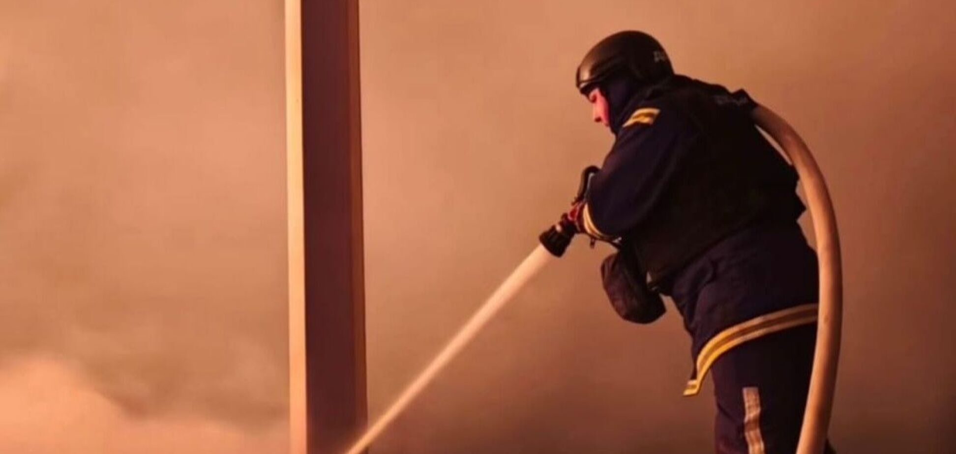 На Чернігівщині ворог атакував дронами підприємство: виникла масштабна пожежа