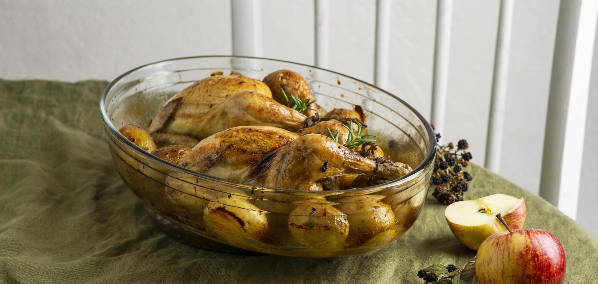 С чем запечь утку, чтобы она не была жесткой: понадобится один простой фрукт