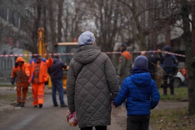 Россия ударила баллистикой по Днепру: четыре человека погибли, десятки пострадали. Фото и видео