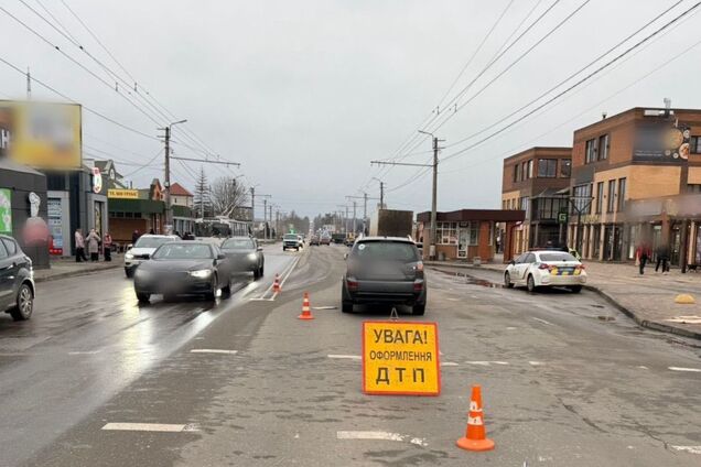 На Киевщине водитель легковушки на переходе сбил пять человек: почти все пострадавшие – дети. Фото и видео