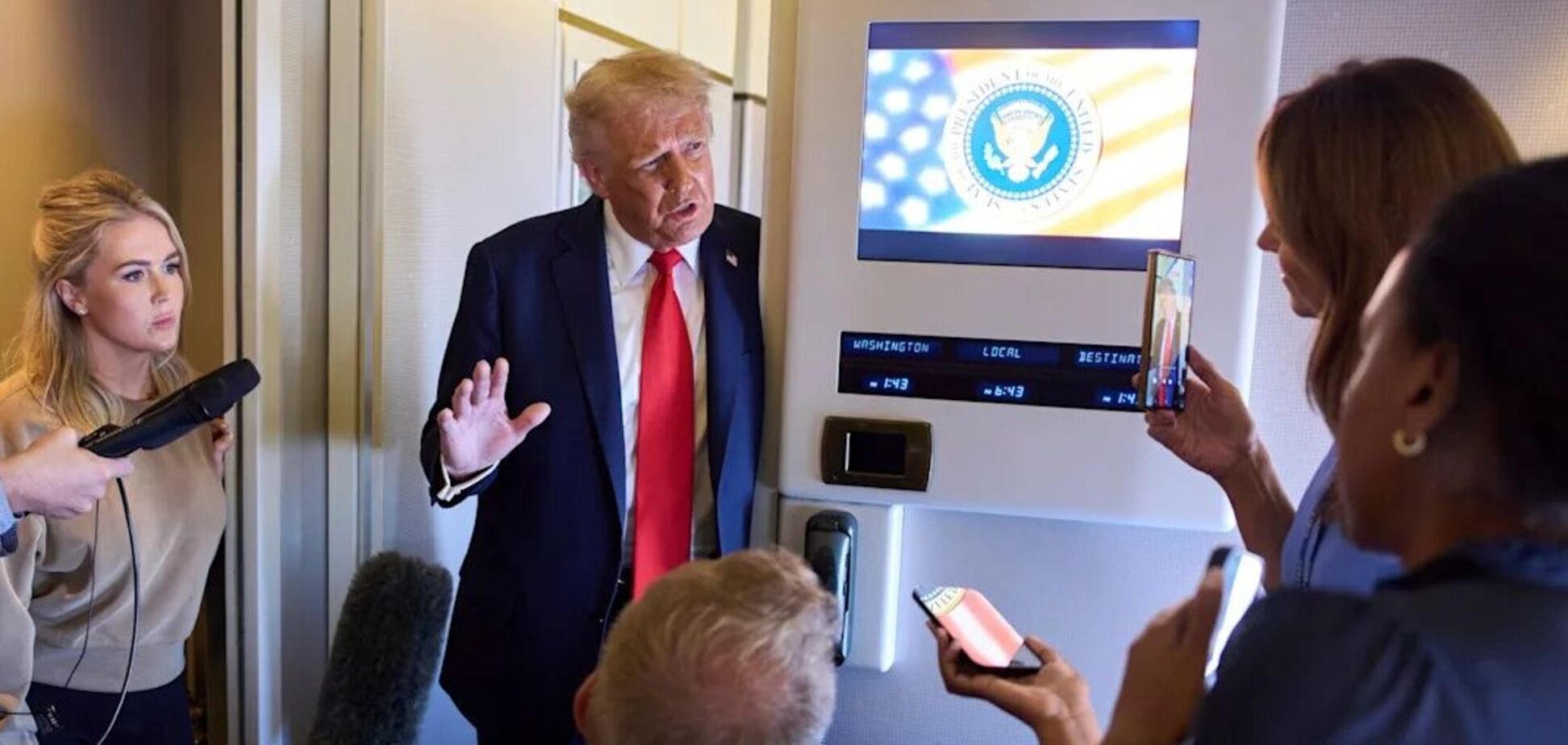 'Это не помогает': Трамп впервые вспомнил о коррупционном скандале в Украине