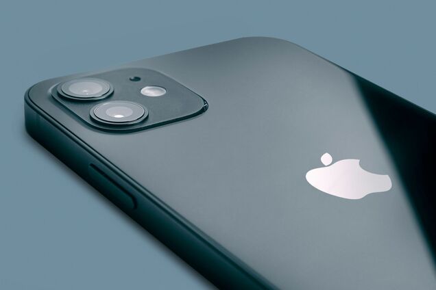 Зачем маленькая дырочка возле камер в iPhone: незаметная, но очень важная