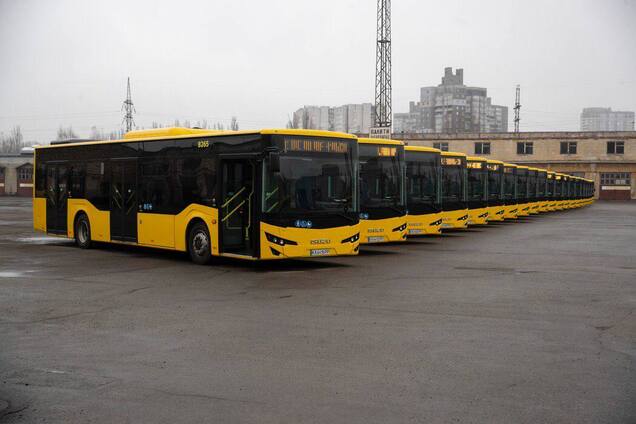 З опаленням та камерами спостереження: Кличко показав нові трамваї та автобуси, які з’явилися на дорогах Києва