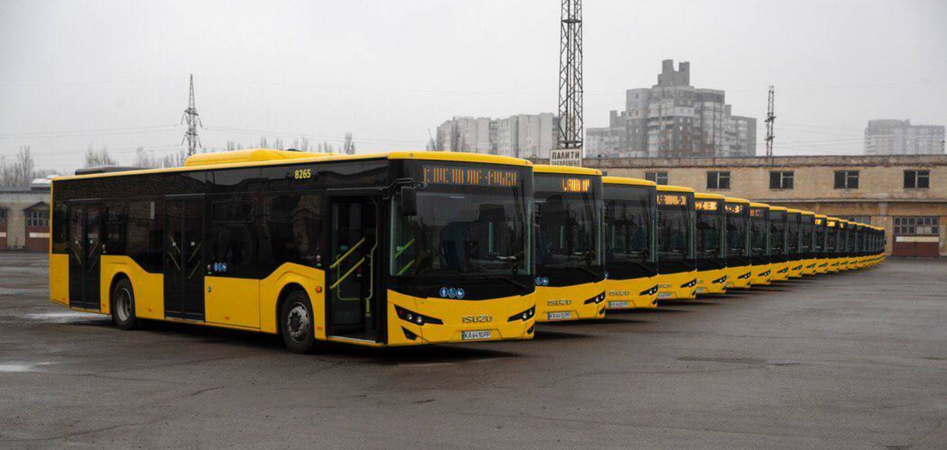 З опаленням та камерами спостереження: Кличко показав нові трамваї та автобуси, які з’явилися на дорогах Києва