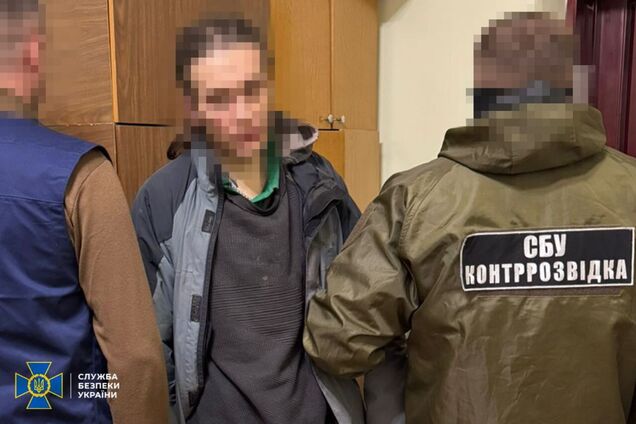 Прятался от мобилизации: СБУ задержала вражеского корректировщика, который готовил новую атаку РФ на Черновцы. Фото