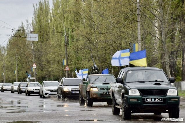 Под прикрытием гуманитарки для ВСУ в Украину завозят и продают тысячи автомобилей: расследование