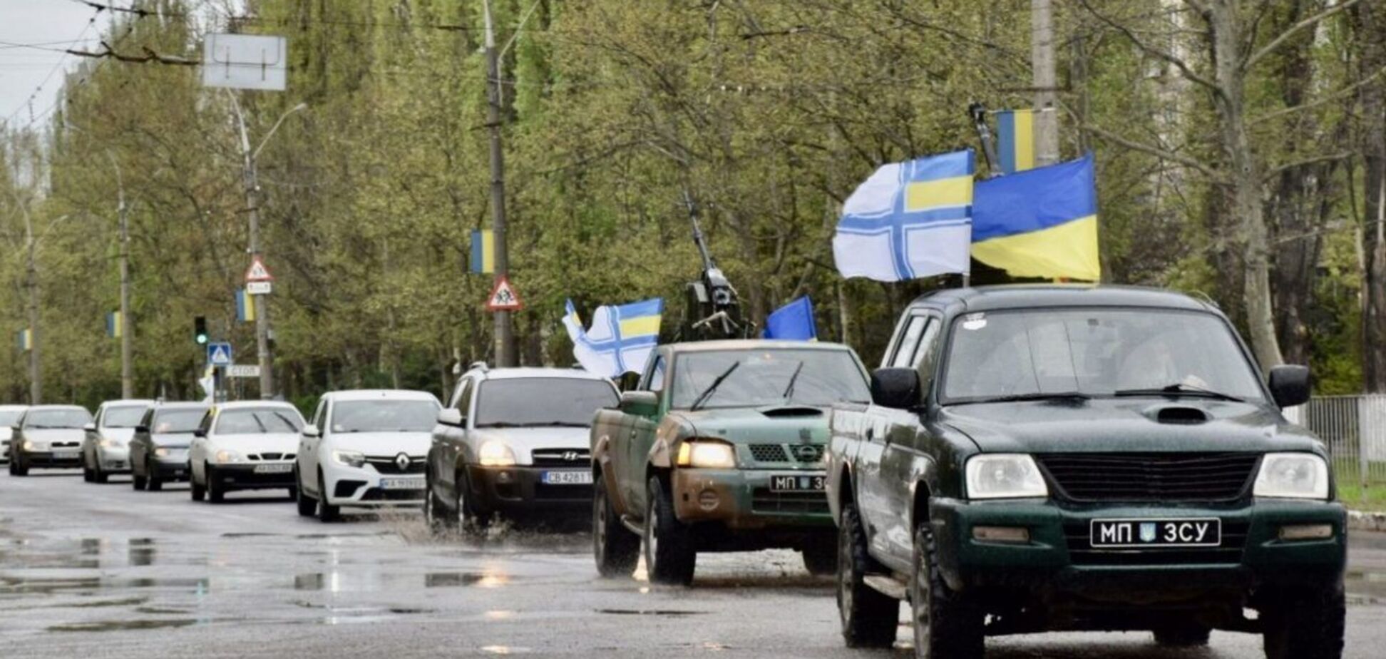 Під прикриттям гуманітарки для ЗСУ в Україну завозять і продають тисячі автомобілів: розслідування