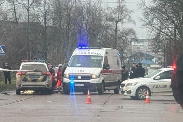 У Прилуках патрульні збили двох пішоходів на переході: жінка зазнала травм, дитина загинула. Фото