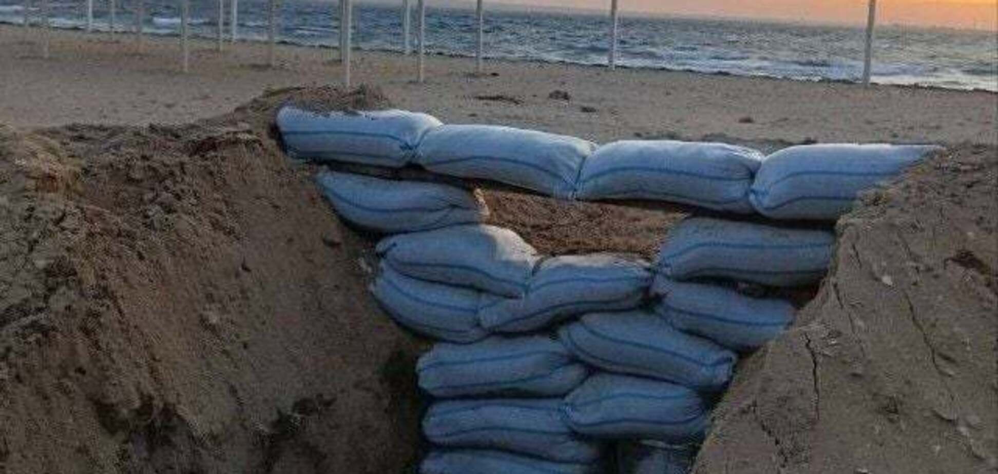 Бояться ударів: окупанти зводять нову лінію оборони біля керченського заводу, який будує військові кораблі. Фото