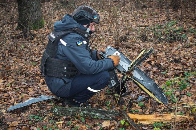 У лісі на Київщині знайшли бойову частину російського 'Шахеда'. Фото