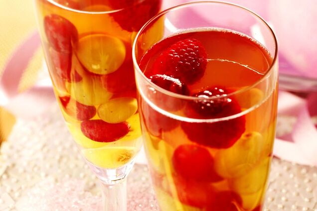 Як приготувати оригінальне желе із шампанського: ідея новорічного десерту