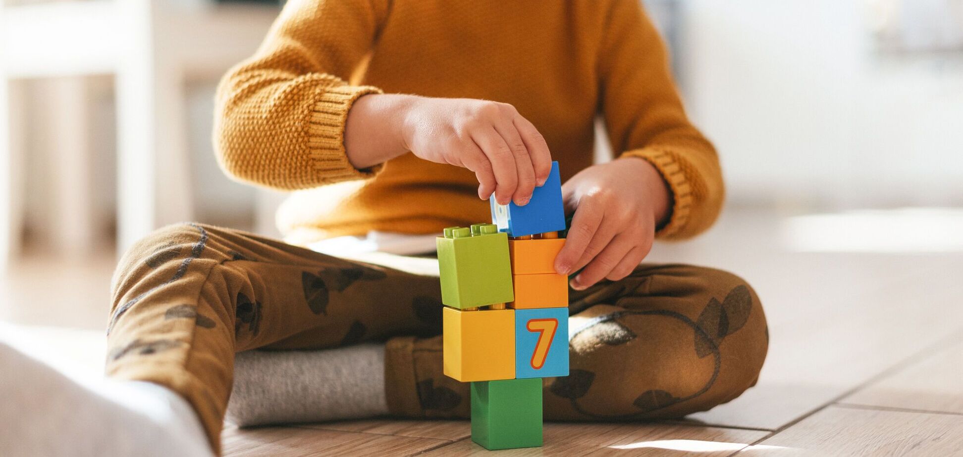 Почему на букву 'Е' нарисована шишка? Детские кубики запутали сеть: ответ заставит вас улыбнуться