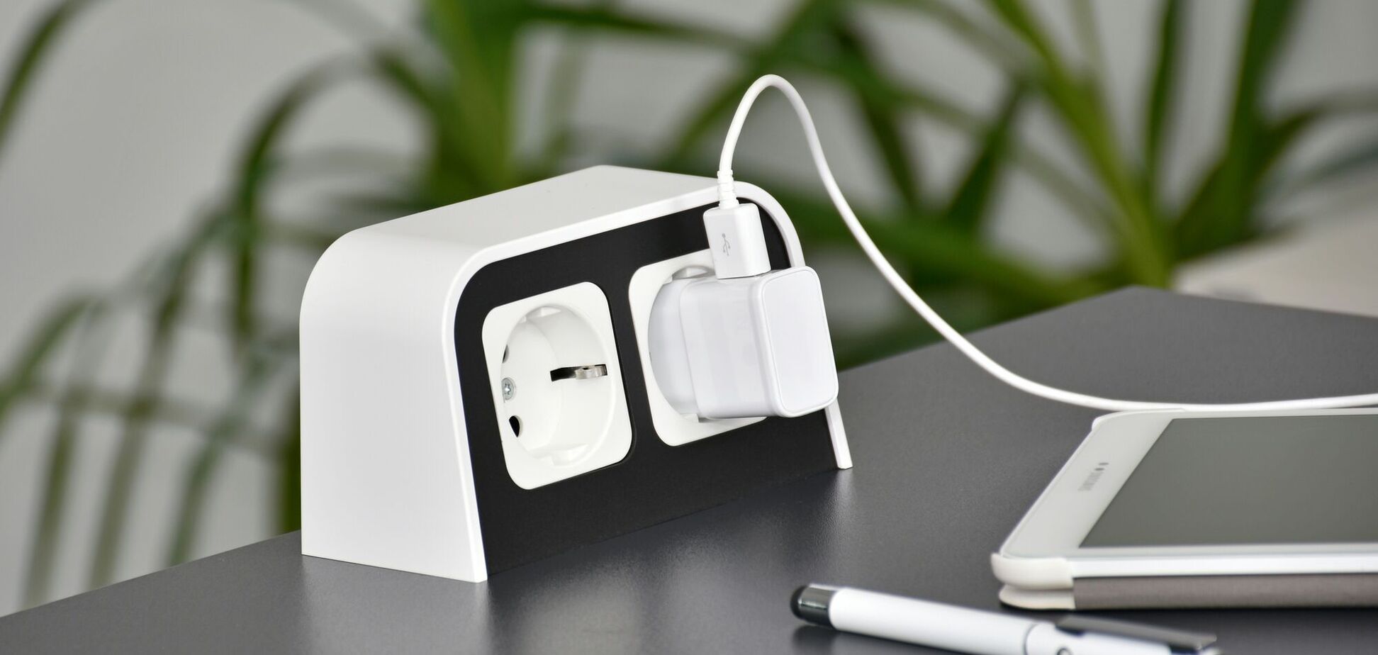 Какие приборы обязательно надо выключать из розетки: это поможет сэкономить