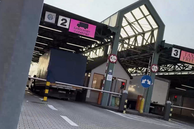 У Украины нет экономической границы: журналист показал, как контрабандисты проворачивают схемы в пункте пропуска