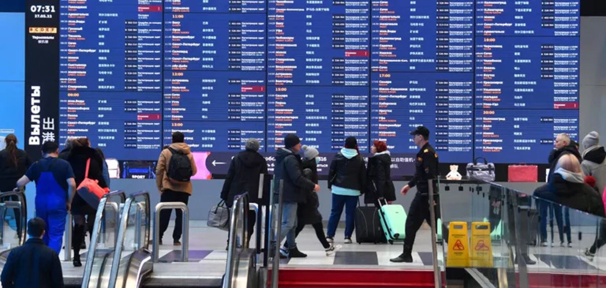 У Москві скасували та затримали майже 200 рейсів через масовану атаку дронів: не зміг приземлитися літак з Пашиняном