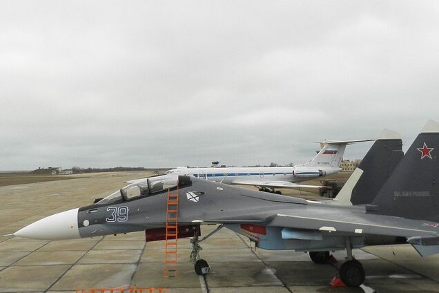 Мінус літак з екіпажем: український дрон влучив у військово-транспортний Ан-26 на аеродромі у Криму