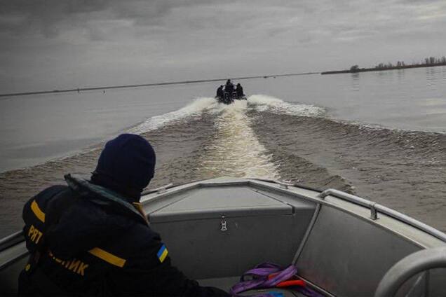 Пропав ще 8 грудня: на Київщині шукають чоловіка, який поплив рибалити на моторному човні. Подробиці та фото